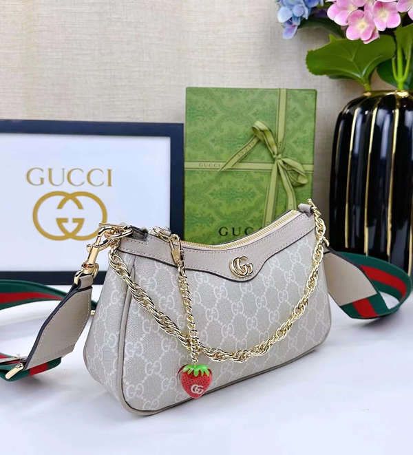 激安グッチバッグコピー側面デザイン